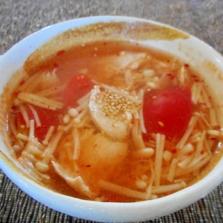 胸肉とトマトのピリ辛スープ